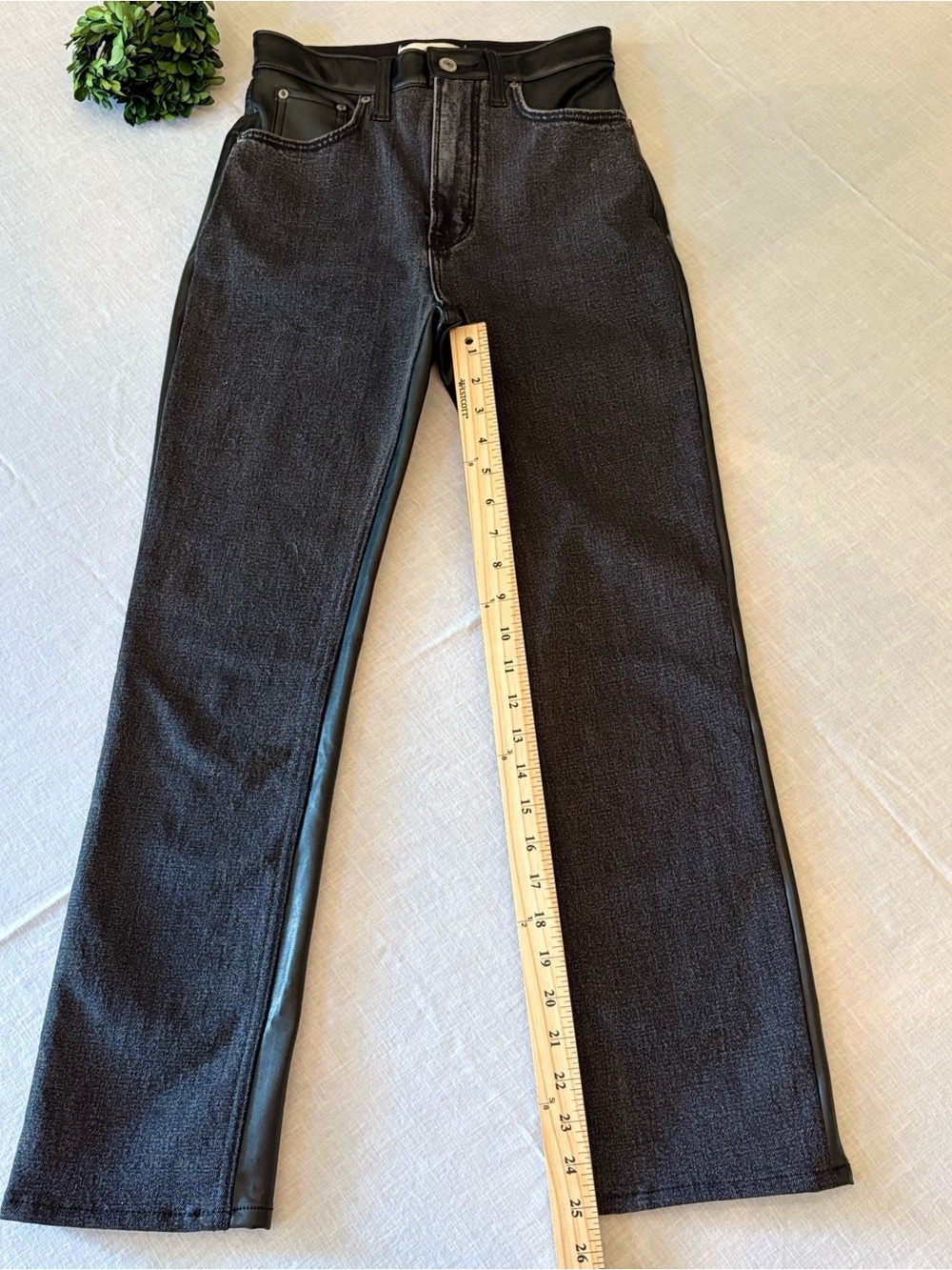 Abercrombie & Fitch Women’s ankle straight black Leather-Trim Jeans. Size 24 - Picture 2 of 9